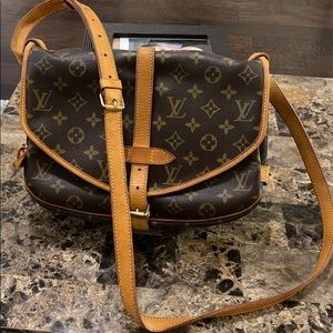 Louis Vuitton saumur 30